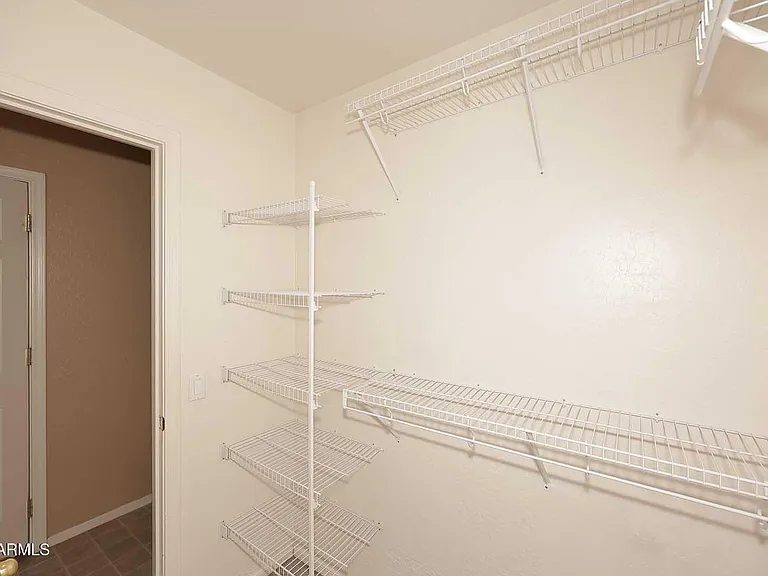 10945 W Loma Ln — Photo 18