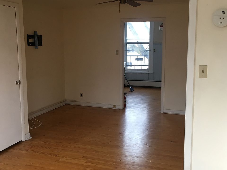 2nd image of 516 Garden St #2
