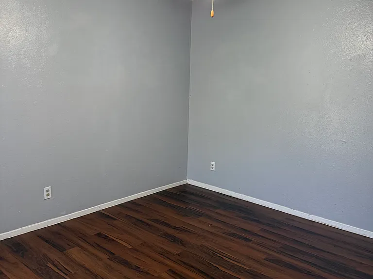 205 W Rochelle Rd — Photo 6