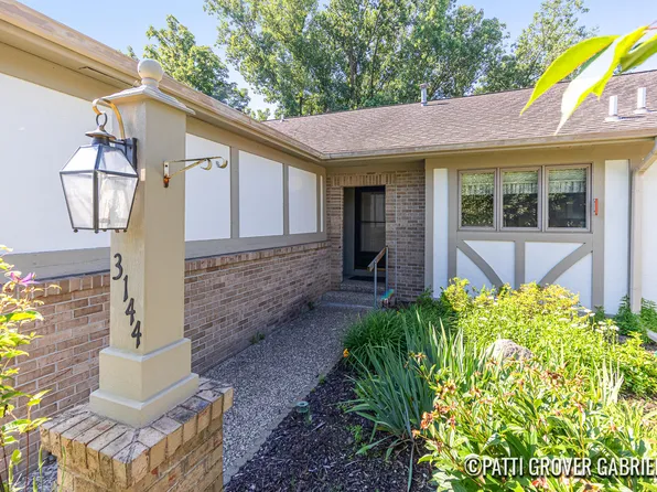 3144 Maple Villa Dr SE, Grand Rapids, MI 49508