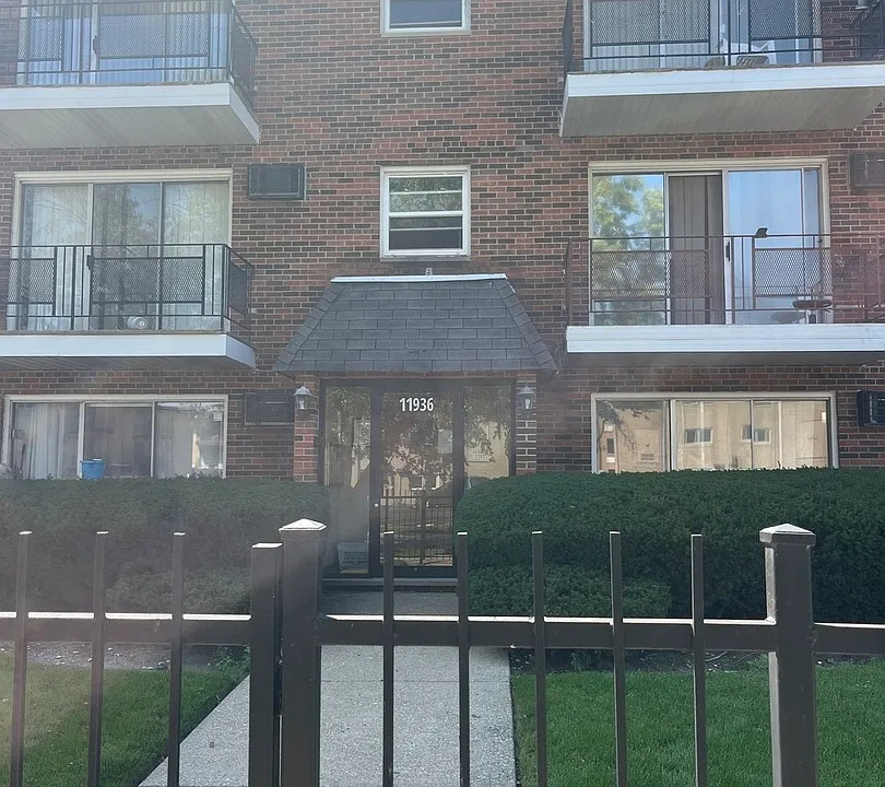 11936 S Ridgeway Ave #3A