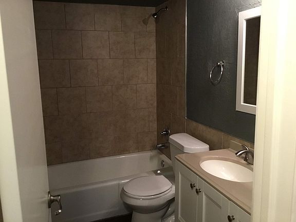 3rd image of 124 NE 23rd St APT 220