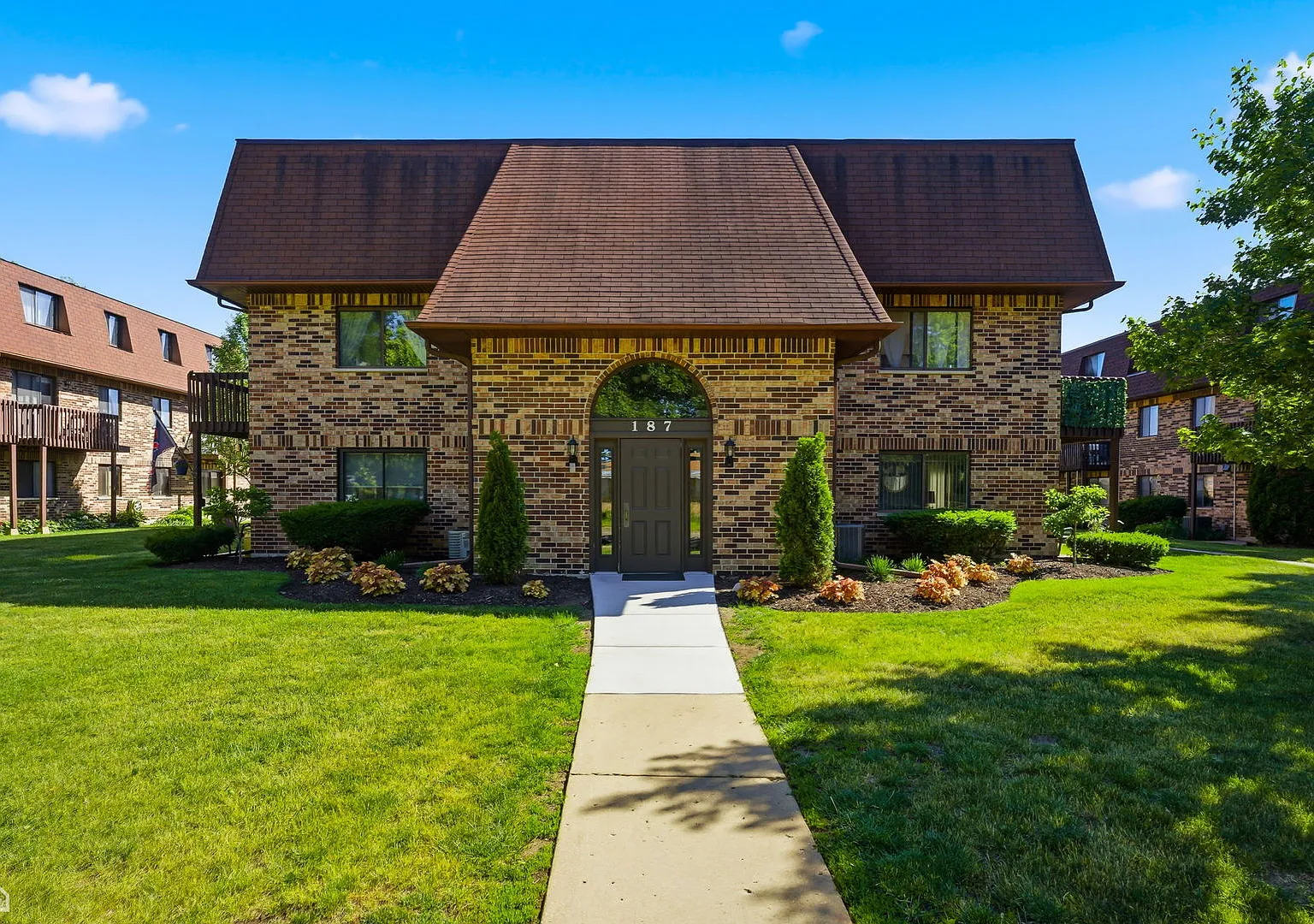 2 bed, 1.5 bath, 1085 sqft, $1,850 — Photo 1