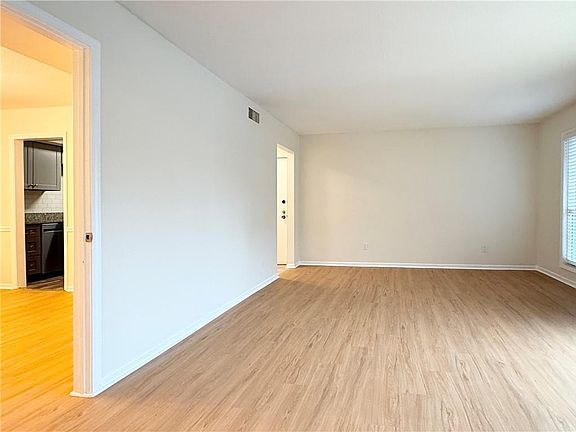 4th image of 6851 Roswell Rd Unit O34