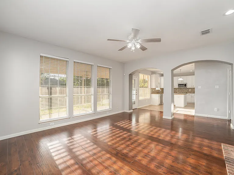 1908 Wood Crest Dr — Photo 14