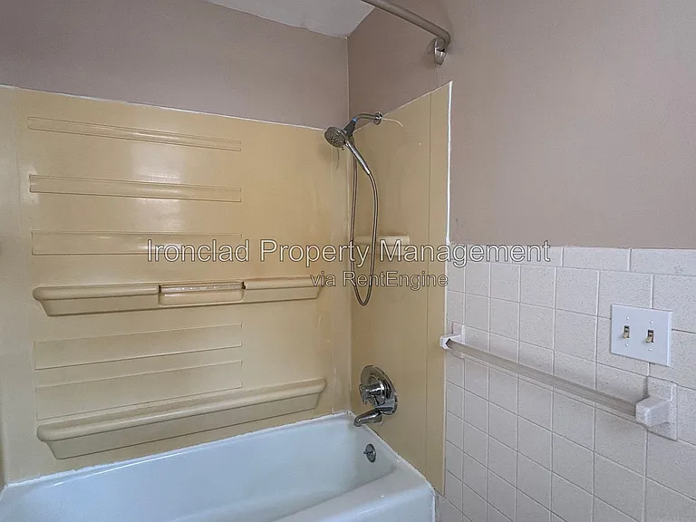 60 Lake St #2 — Photo 9