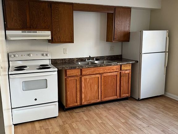 2nd image of 1040 Fairfield Ave #98