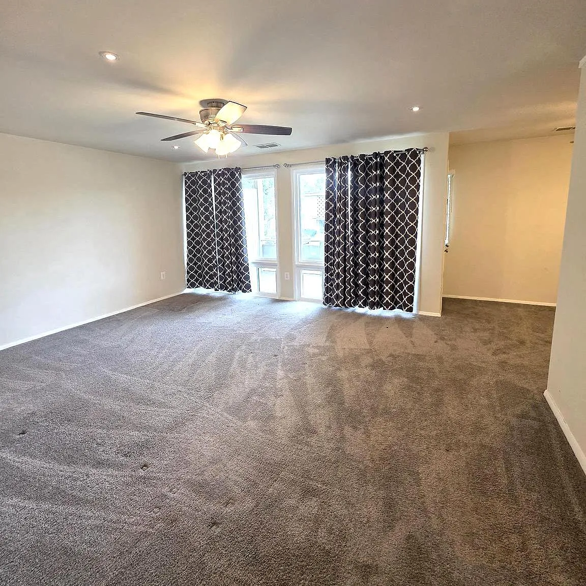 2 bed, 886 sqft, $2,123 — Photo 1