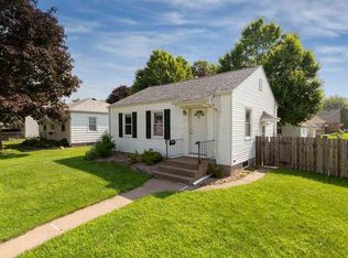 2421 Pacific St, Davenport, IA 52804