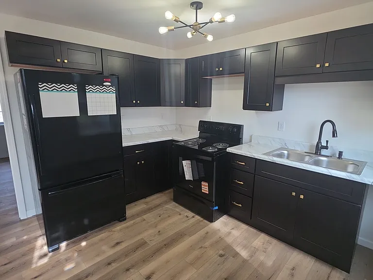 1301 Phillips Dr — Photo 2