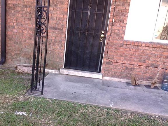 4th image of 4101 Roneagle Way #B