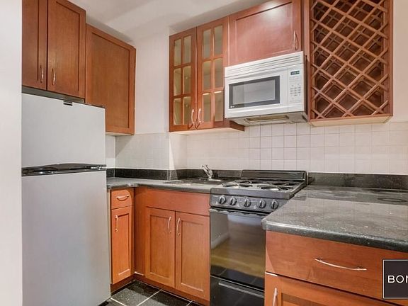 2nd image of 340 E 9th St APT 10A