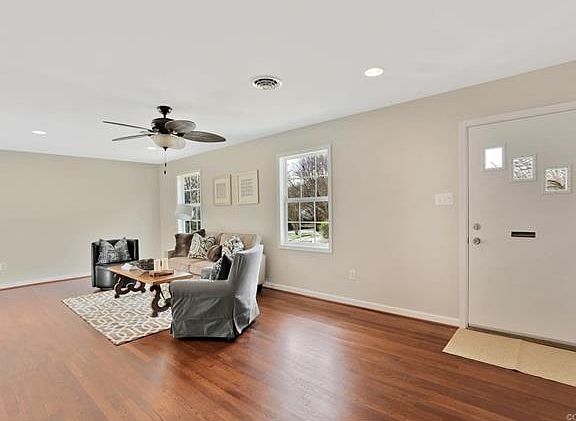 3rd image of 1003 Herbert St