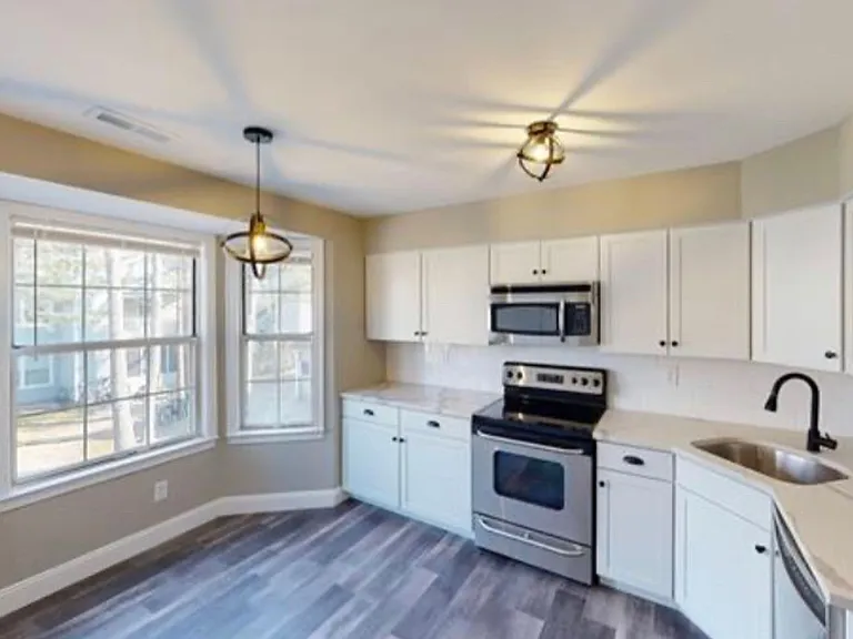 750 E Fishers Creek Rd — Photo 1