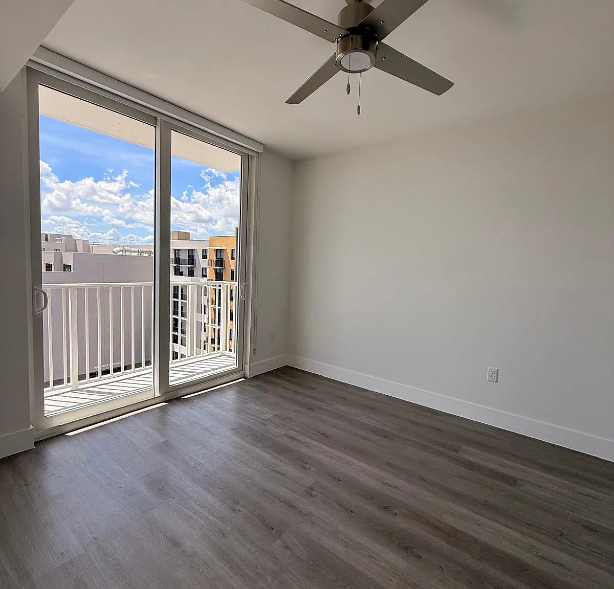 1 bed, 570 sqft, $2,140 — Photo 4