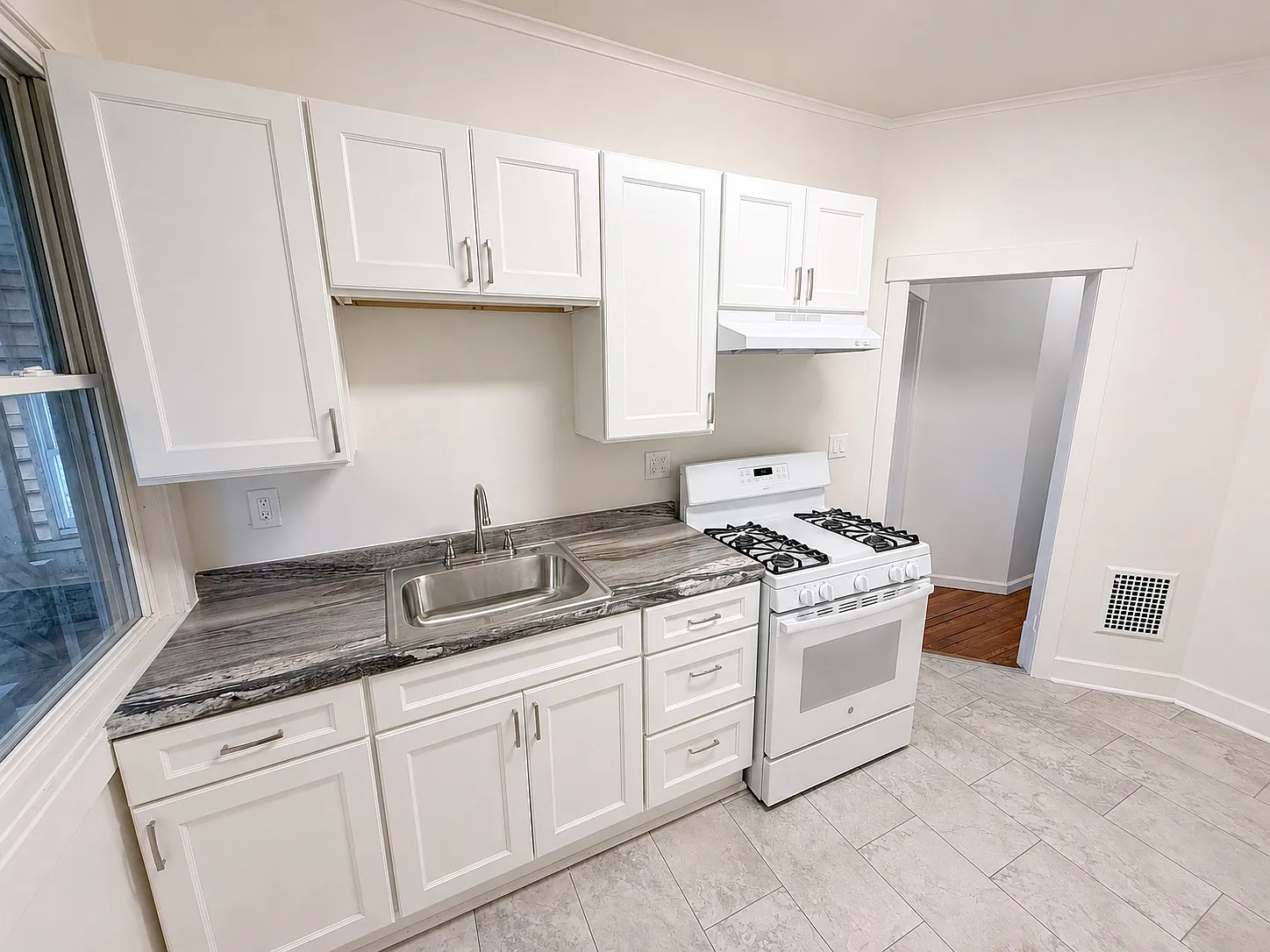 253 Manning Blvd — Photo 1