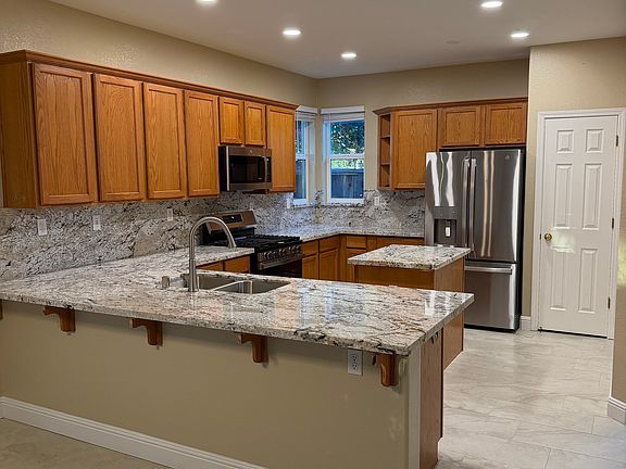 2nd image of 6483 Crestview Cir