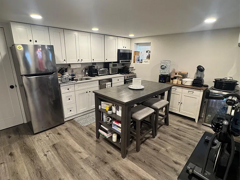570 Monroe Blvd #1 — Photo 9