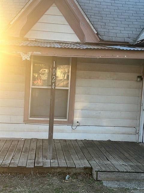 1st image of 1024 N Beard Ave