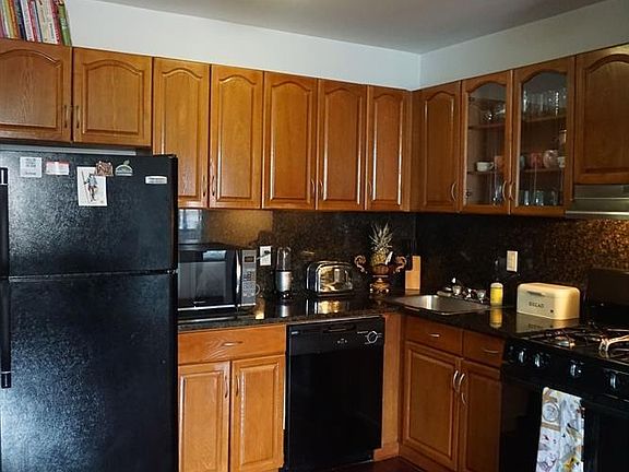 3rd image of 24 Lawton St APT 2E