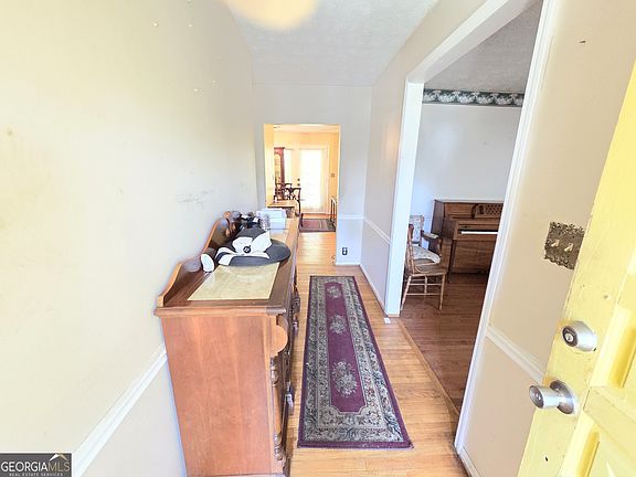 4th image of 375 Arch St