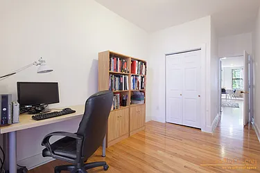 Rented by aptsandlofts.com