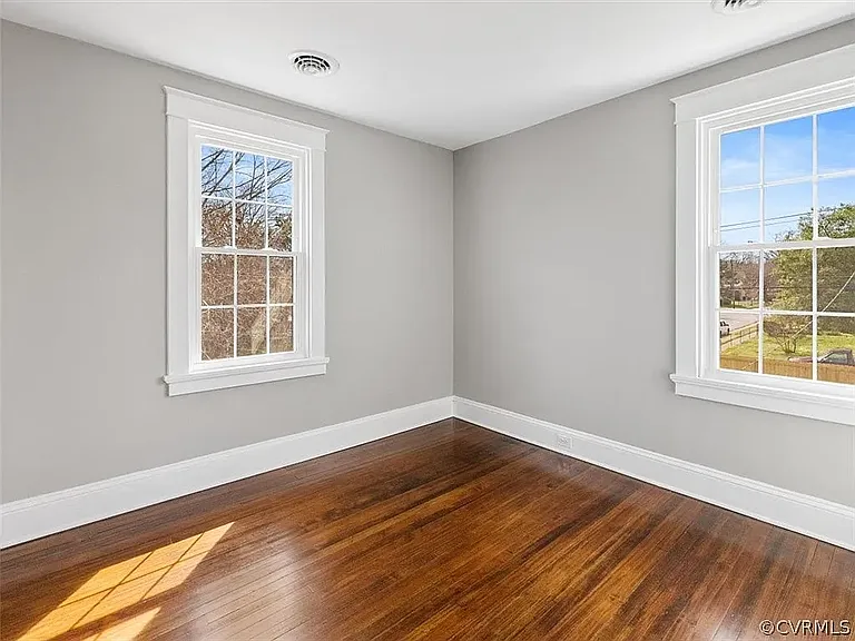 2900 Seminary Ave — Photo 14