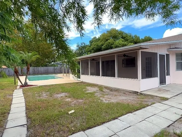 8108 Bluestar Cir — Photo 16