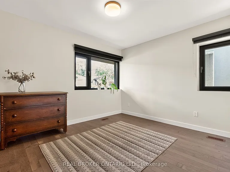 90A S Kingsway Way — Photo 21