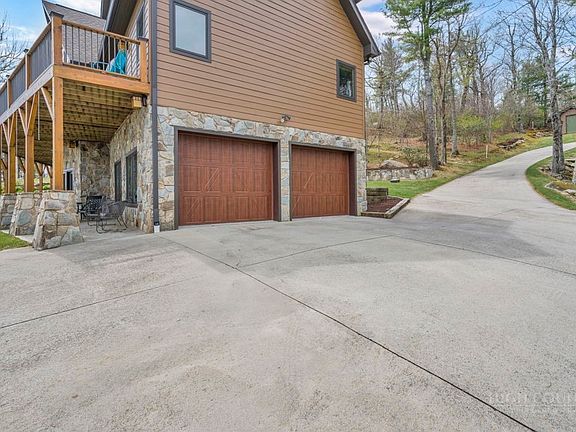 3rd image of 7054 Grandview Circle