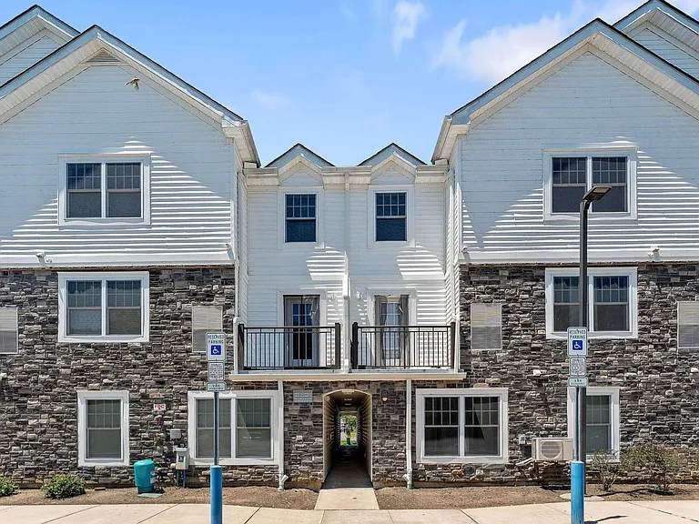 87 Main St #19 — Photo 9