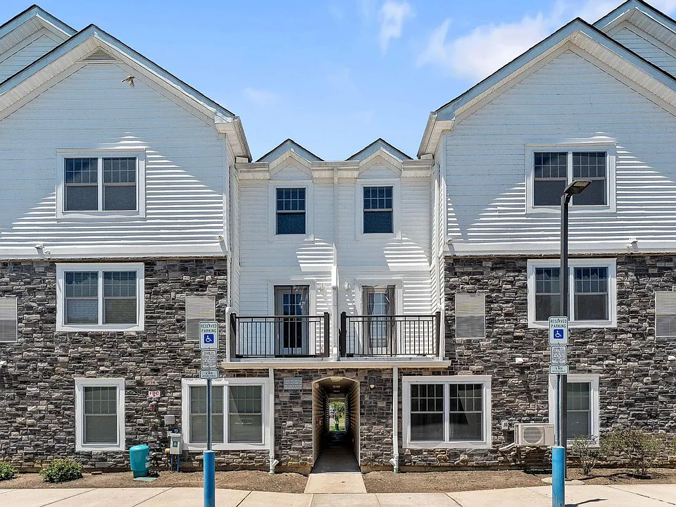 87 Main St #60