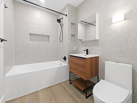 Bathroom, photo 1