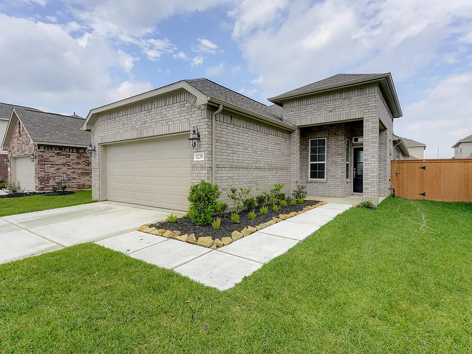 1229 Red Hills Dr