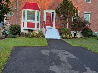 7209 Lake Cove Dr, Alexandria, VA 22315