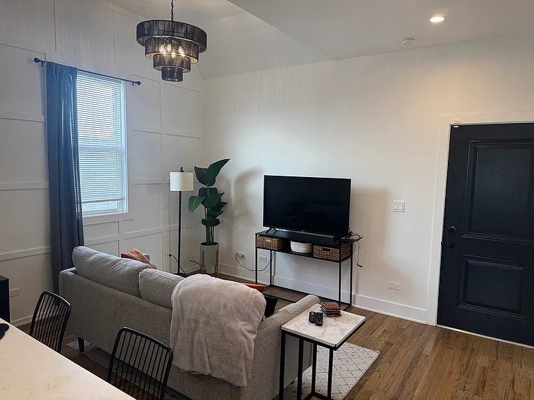 3450 N Troy St #3R — Photo 3