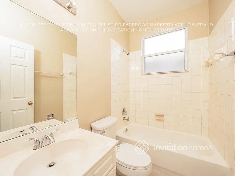 9496 Lago Dr — Photo 12