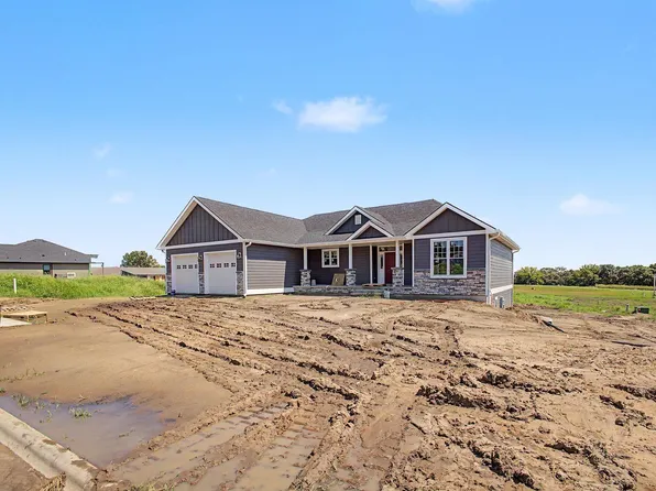 204 Overbrook Dr, Wamego, KS 66547