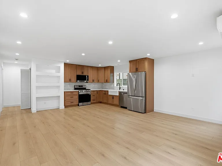 3431 Edgehill Dr — Photo 4