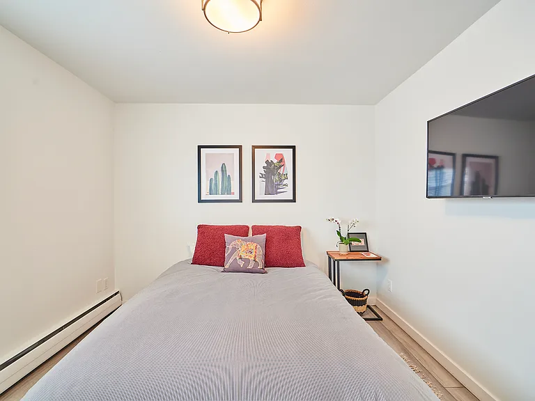 2012 Waverly Pl N #3 — Photo 9