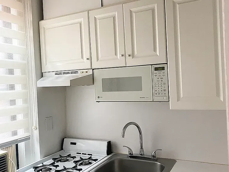 221 E 76th St #6G — Photo 2
