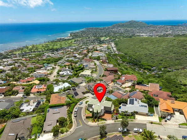 1906 Alaweo St, Honolulu, HI 96821