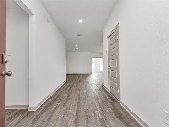 3rd image of 1235 Park Crest Lane