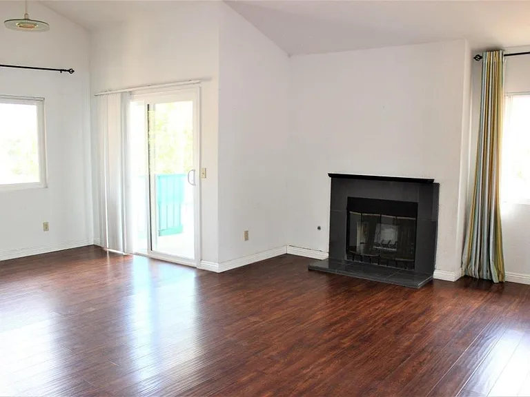 11349 Avenida De Los Lobos #C — Photo 2