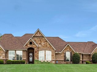 1607 Crow Creek Dr, Granbury, TX 76049