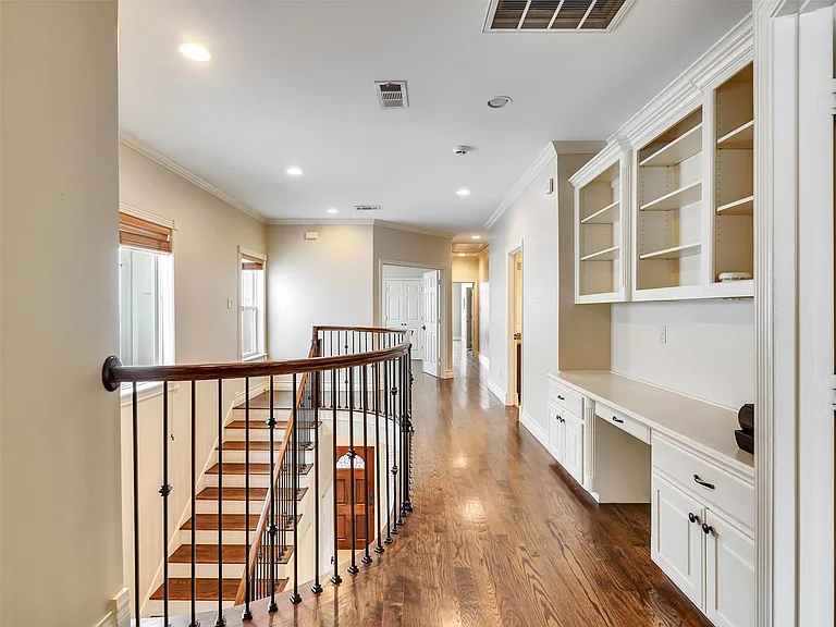 918 Knox St — Photo 15