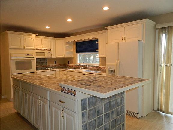 5th image of 33621 Lakeshore Dr