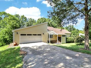 9924 Four Mile Creek Rd, Charlotte, NC 28277