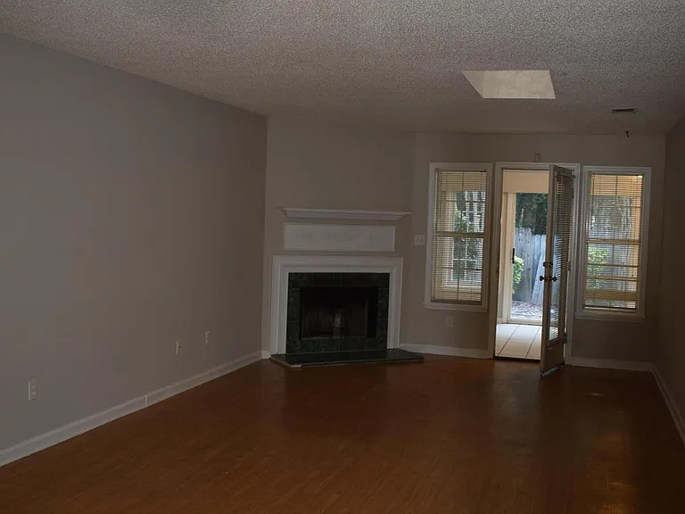 710 Legacy Ct — Photo 15