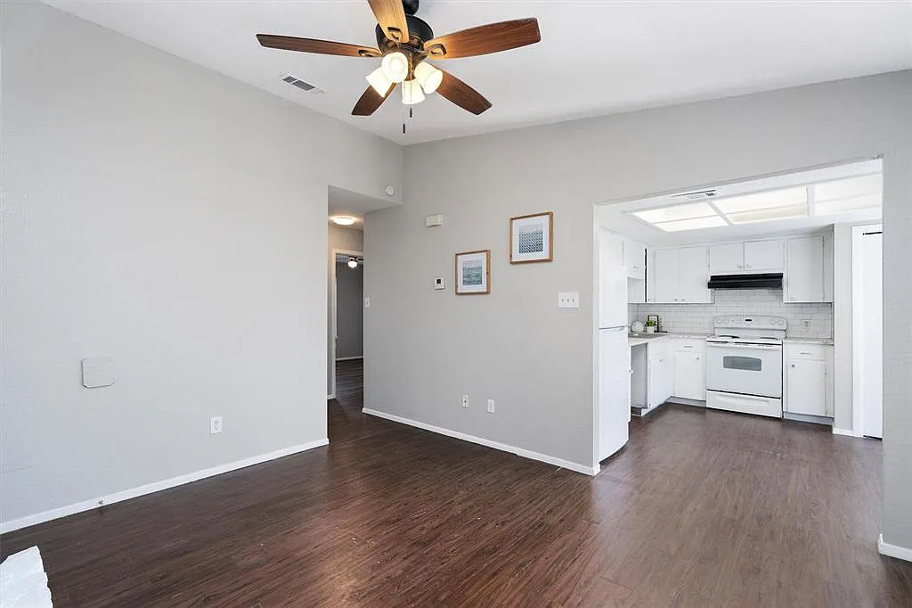 2 bed, 1.5 bath, 800 sqft, $1,295 — Photo 2